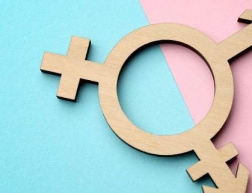 Encuesta arroja rechazo a la ideología transgénero a pesar de su promoción mediática