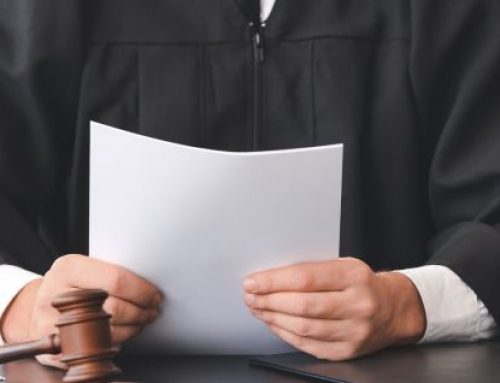 Imponen a jueces de Michigan (EE. UU.) usar “pronombres” en procesos judiciales