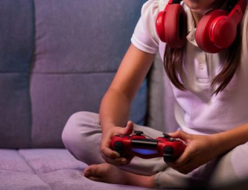 Exhortan a acompañar a menores de edad para el uso seguro de videojuegos