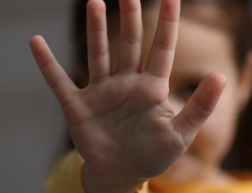 Autora comparte su experiencia de cómo salir adelante tras un abuso infantil